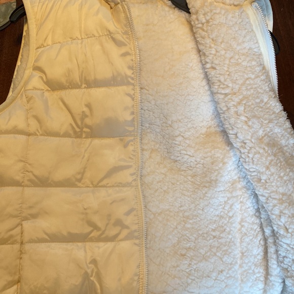 American Eagle Reversible Vest size small - Picture 3 of 4